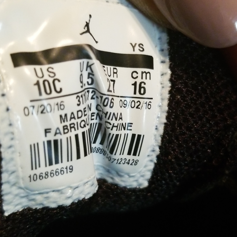 Jordan Sneakers - Picture 4 of 5